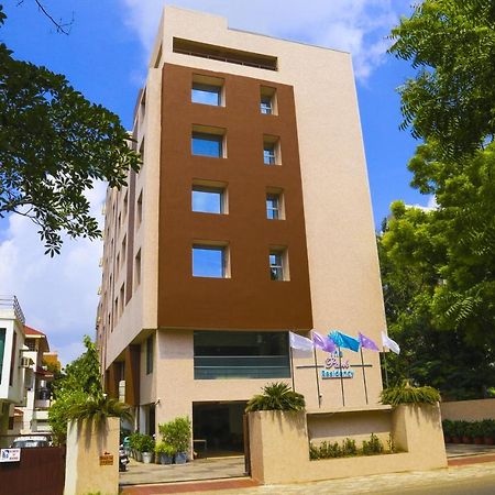 The Park Residency Hotel Ahmedabad Bagian luar foto
