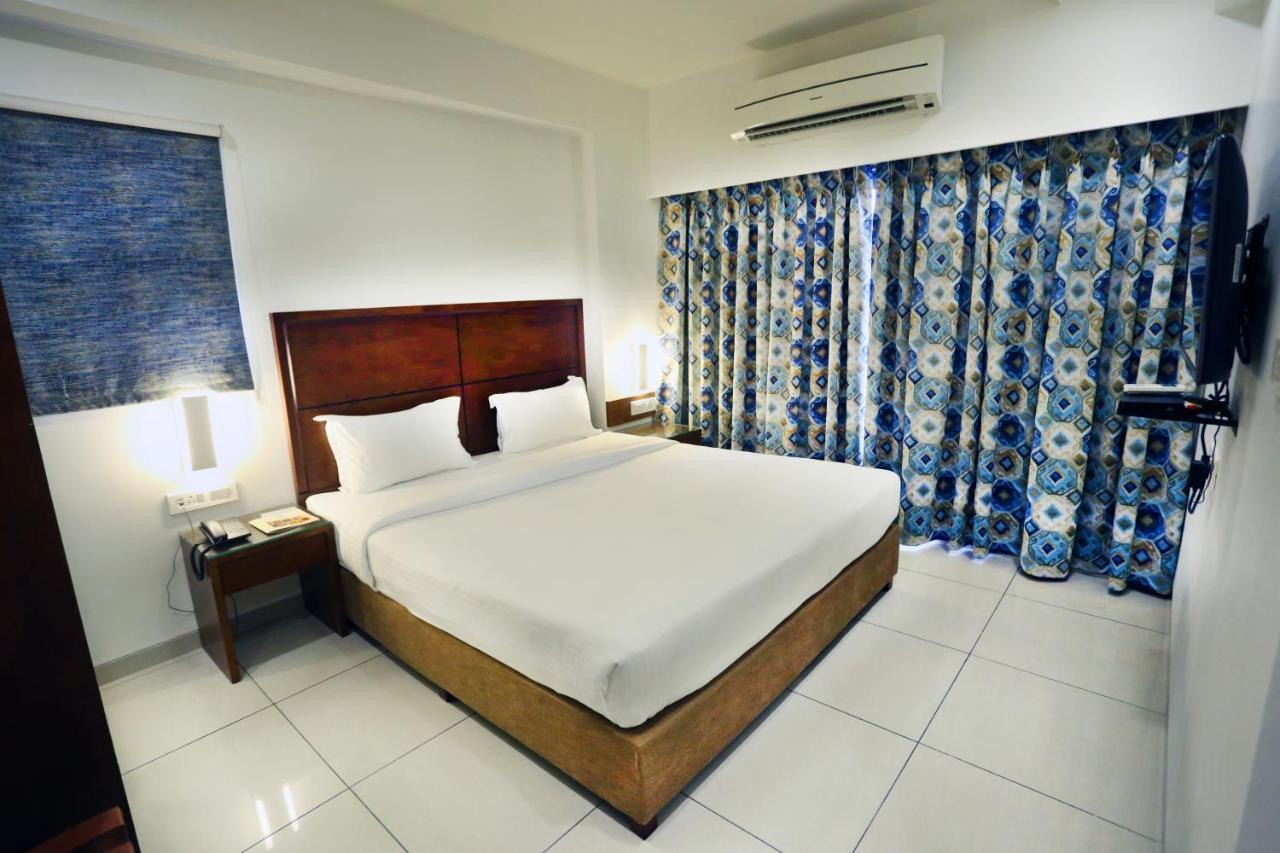 The Park Residency Hotel Ahmedabad Bagian luar foto