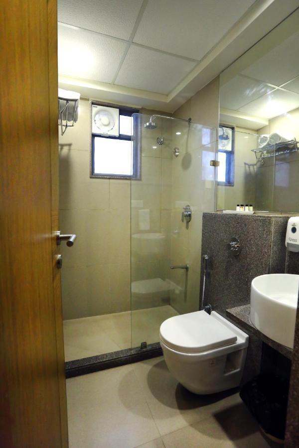The Park Residency Hotel Ahmedabad Bagian luar foto