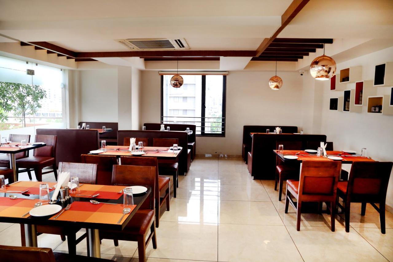 The Park Residency Hotel Ahmedabad Bagian luar foto