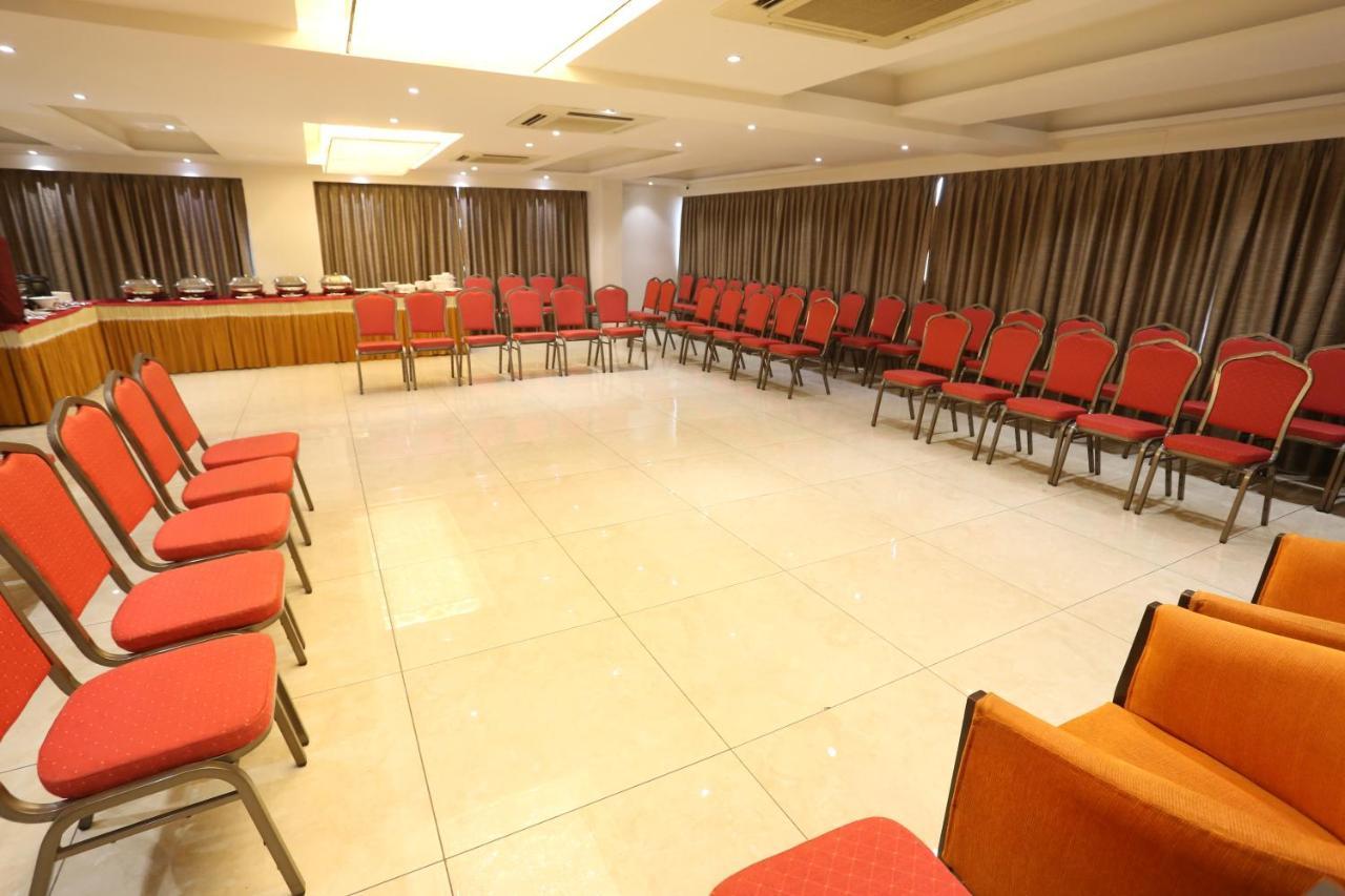 The Park Residency Hotel Ahmedabad Bagian luar foto