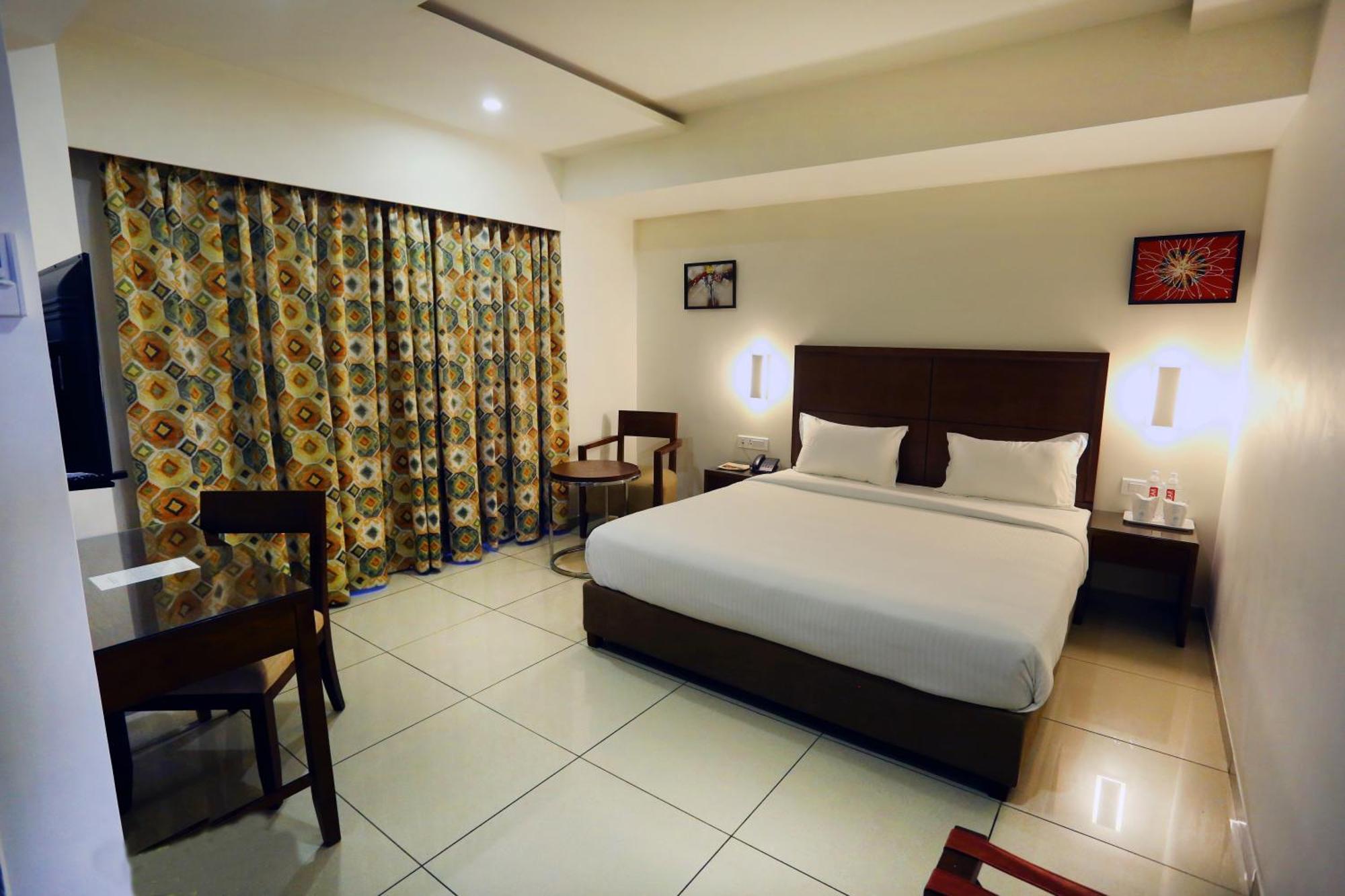 The Park Residency Hotel Ahmedabad Bagian luar foto
